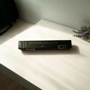Defiance Beauty infinity liquid eyeliner in enigma carbon black